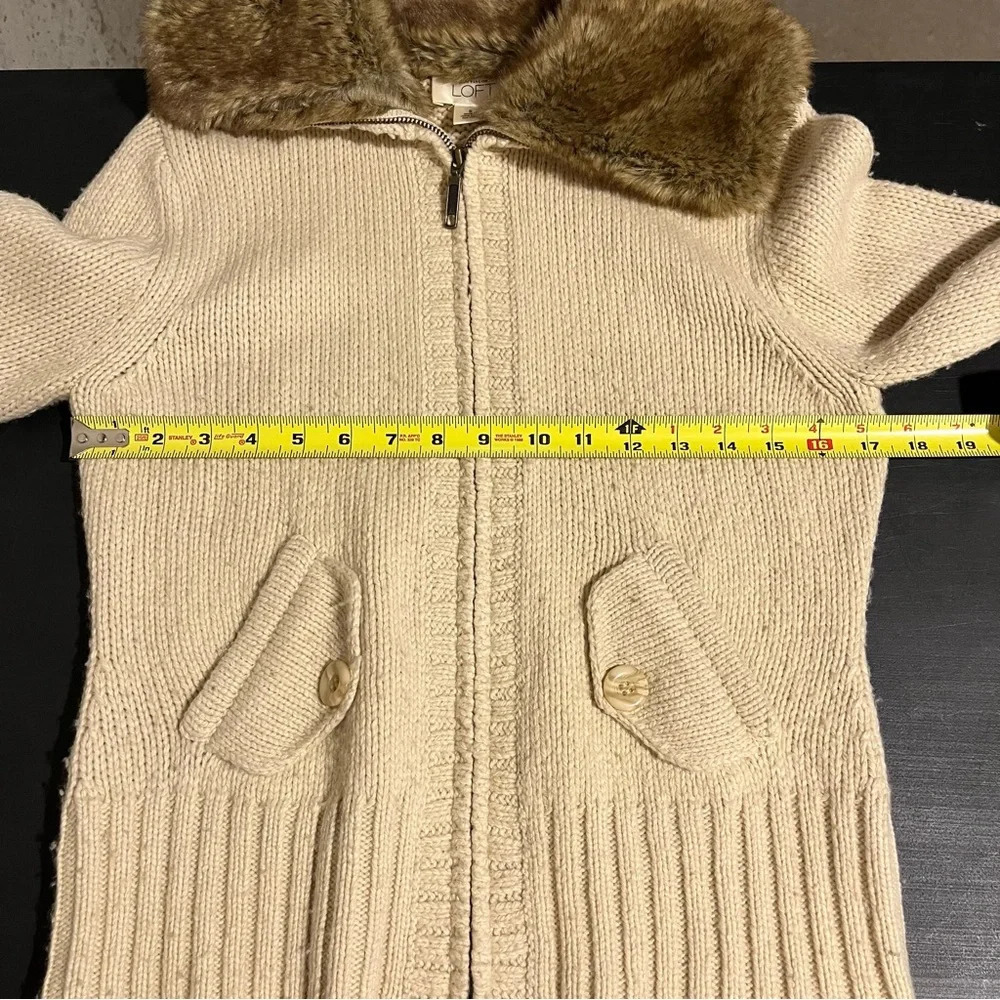 Ann Taylor Loft Womens Zip Cardigan Sweater Lambswool Faux Fur Collar Beige S - Picture 8 of 9